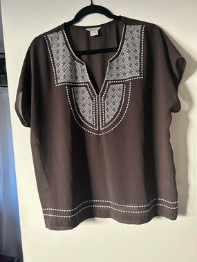Ariat Brown Short-Sleeve Tunic with White Embroidered Yoke